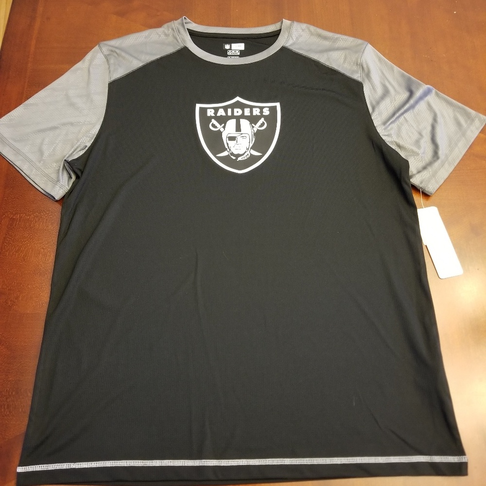 NWOT! Mens NFL Raiders t-shirt - Large